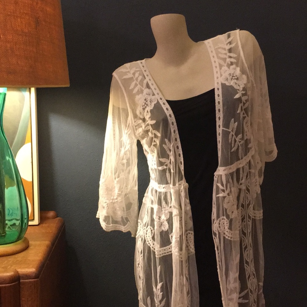 Lace Kimono - Picture 2 of 7